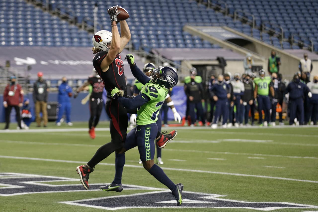 Russel Wilson comanda la victoria de 21-28 sobre los cardinals y ponen su record en 7-3.