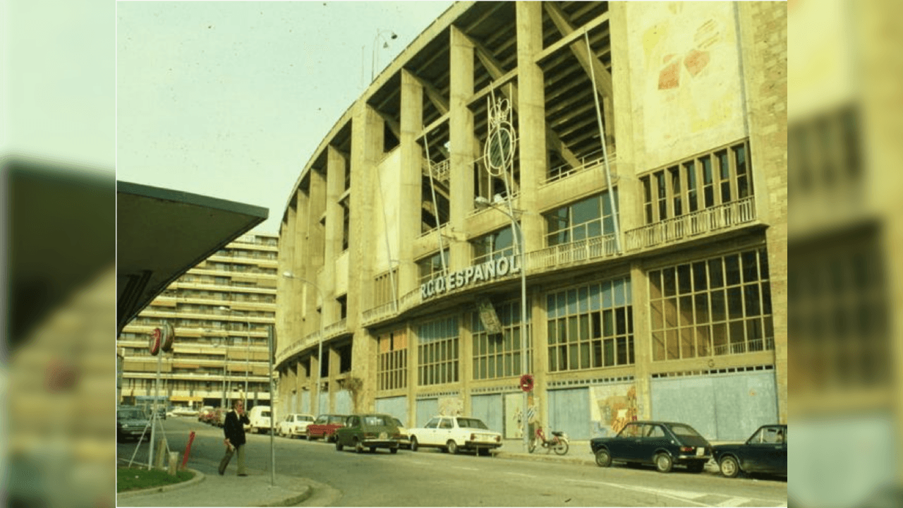 <b>Polos opuestos</b>
<br>- En aquella temporada 1950-1951, mientras el FC Barcelona dos semanas atrás aspiraba a ser campeón, para este partido se habían esfumado sus posibilidades.
<br>- Sin embargo, el RCD Espanyol llegaba con la intención de evitar el descenso y su acérrimo rival pretendía condenarlo.