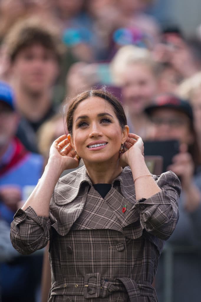 Todo empieza cuando un asesino en serie se dedica a reproducir los crímenes que Castle describe en sus novelas. En la vida de Castle, además de la detective Kate Beckett, hay otras mujeres como su madre, una antigua diva de Broadway, su exesposa y su sabionda hija adolescente.
<br>