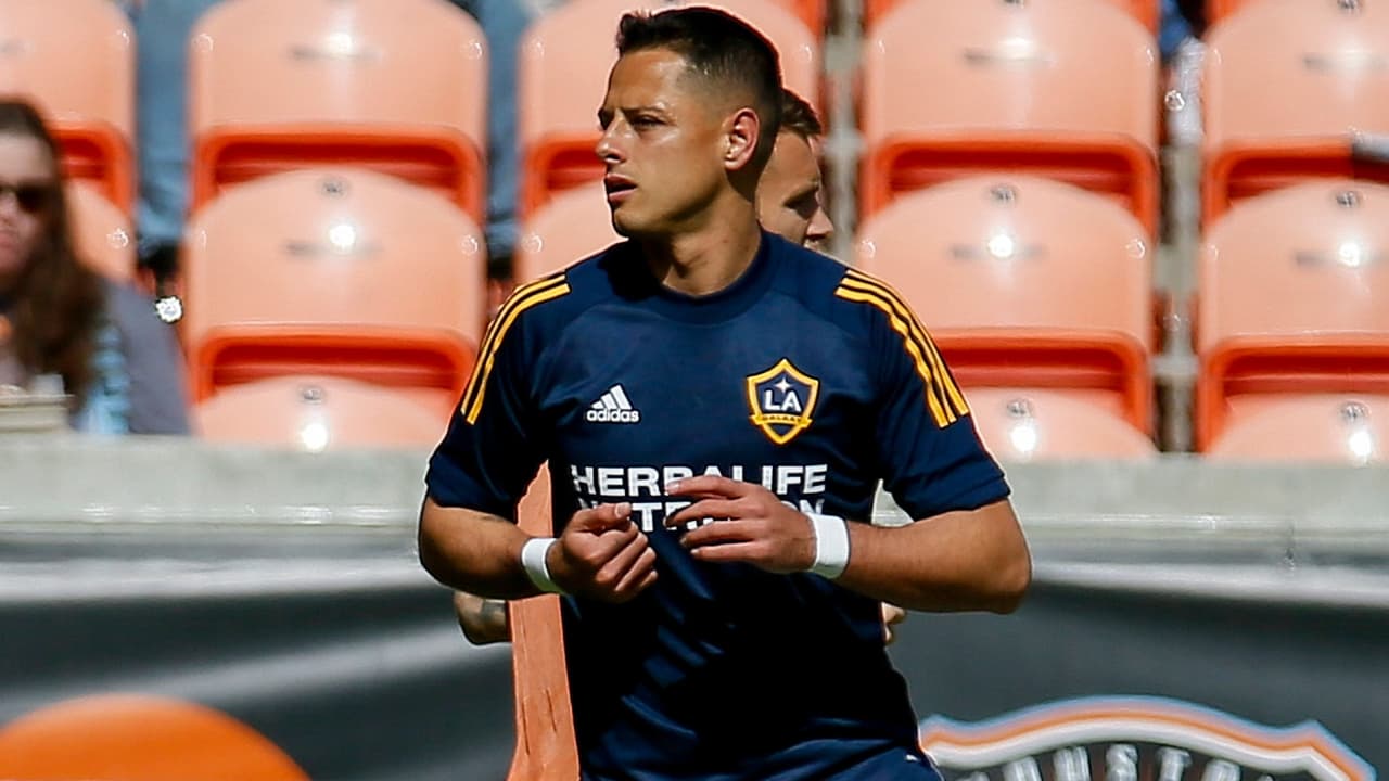 Chicharito evita hablar de las críticas contra el Tri del 'Tata' Martino