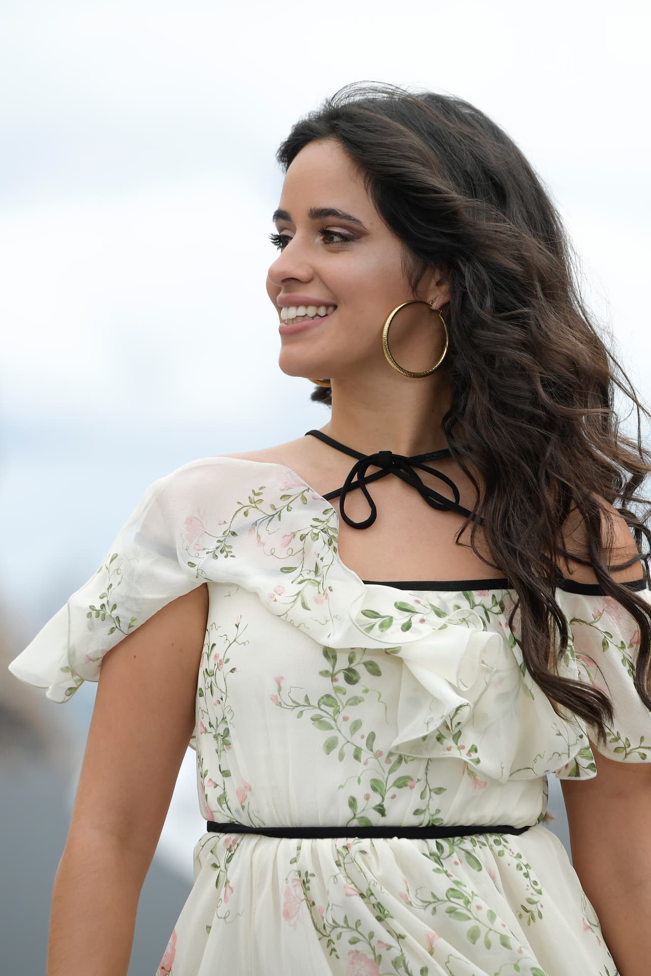 Cabello ha hecho historia como la primera mujer hispana en ganar el prestigioso premio Diamond-Certified Single Award de la Recording Industry Association of America (RIAA).