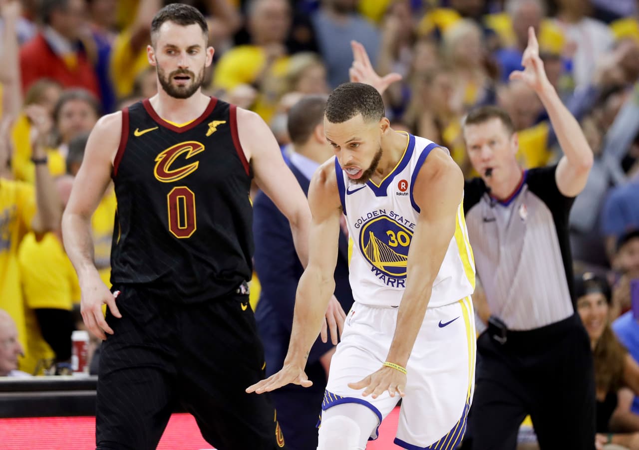 Curry se encargaba de maneter viva la diferencia de los locales con triples y asistencias. Un gran parcial para el de los Warriors.