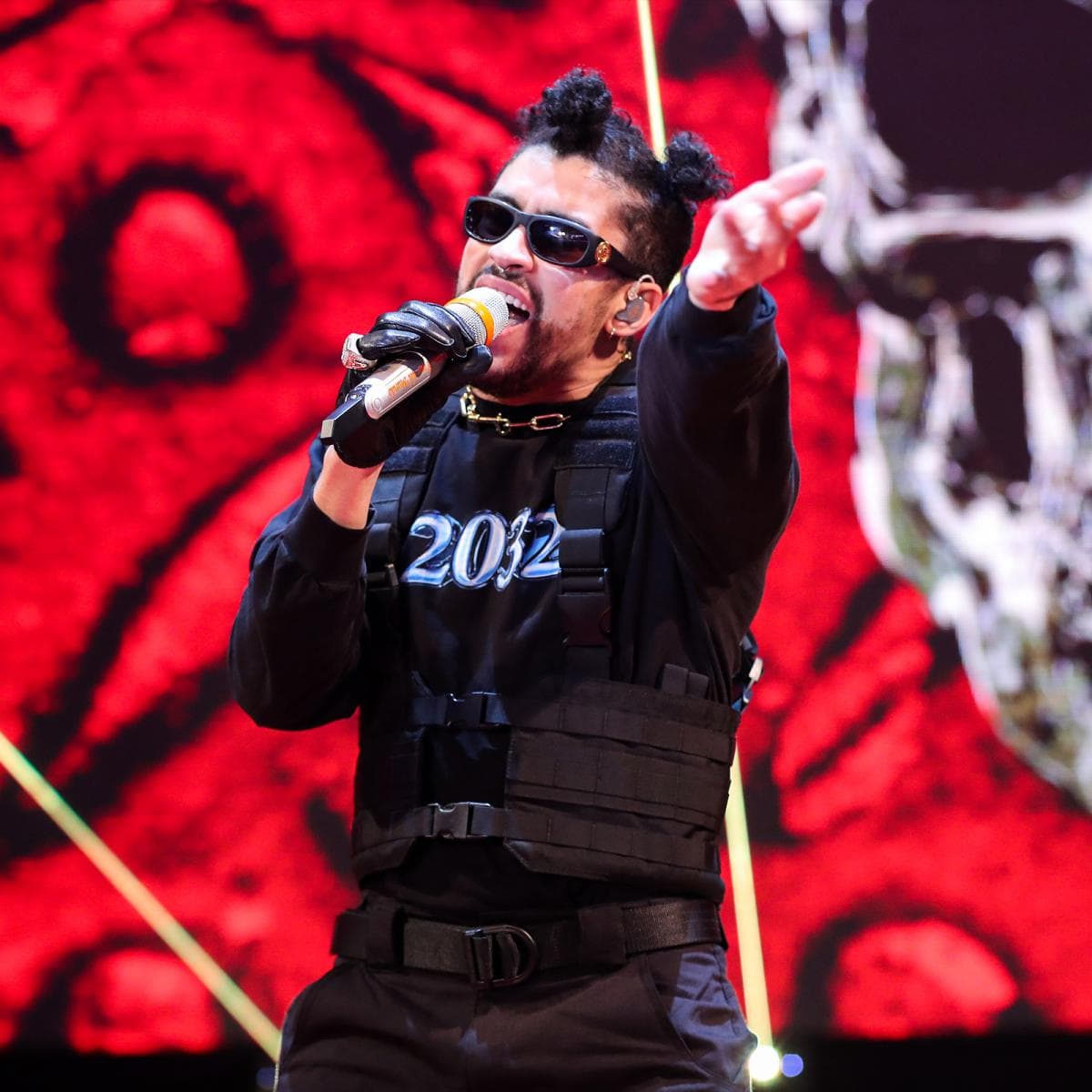 Bad Bunny salió volando del ring, aplastando a los luchadores.