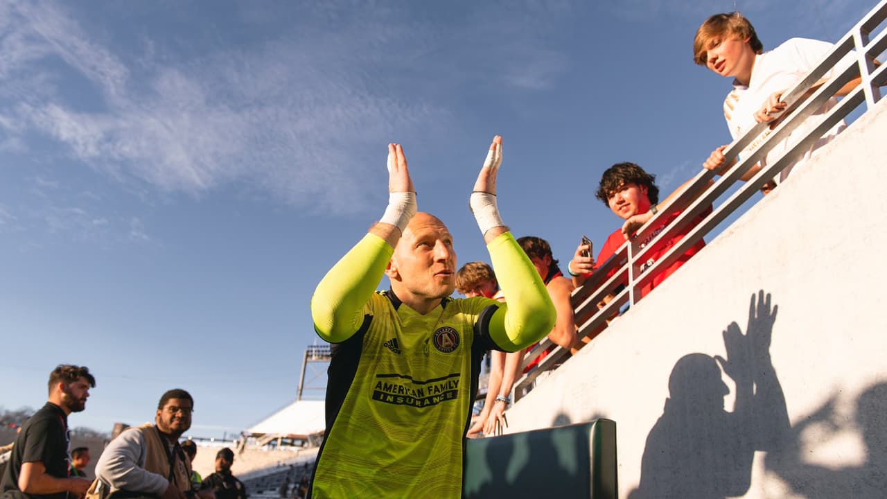 El portero Brad Guzan fue uno de los más aplaudidos por los seguidores de Atlanta.