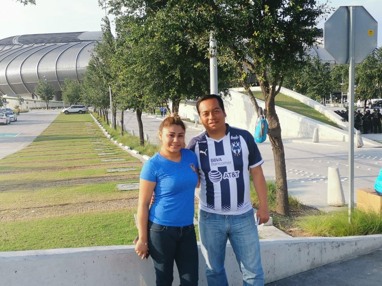 Este es el color de la Semifinal del Clausura 2019 entre Rayados del Monterrey y Tigres de la UANL en una edición más del Clásico Regio. Las aficiones de los dos equipos acudieron al llamado y no iban a perderse la ocasión de apoyar a sus amados clubes en el BBVA.