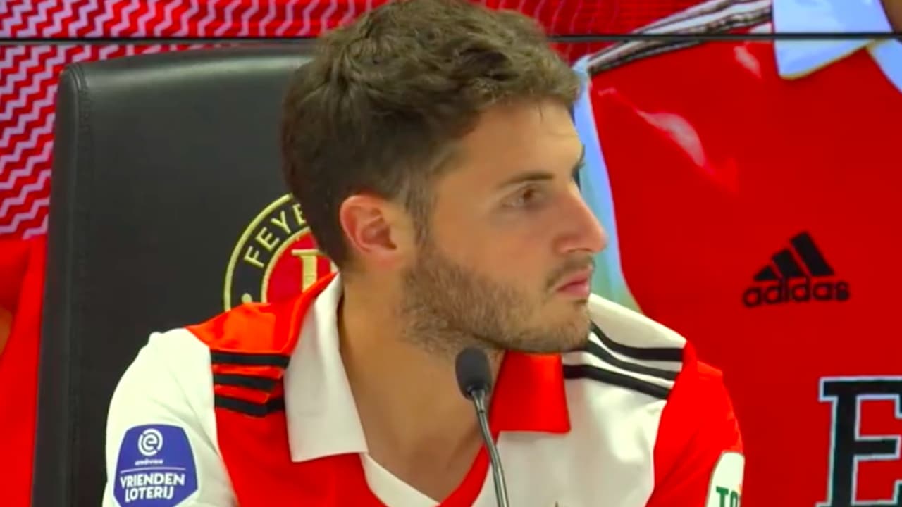 Feyenoord le busca competencia a Santi Giménez