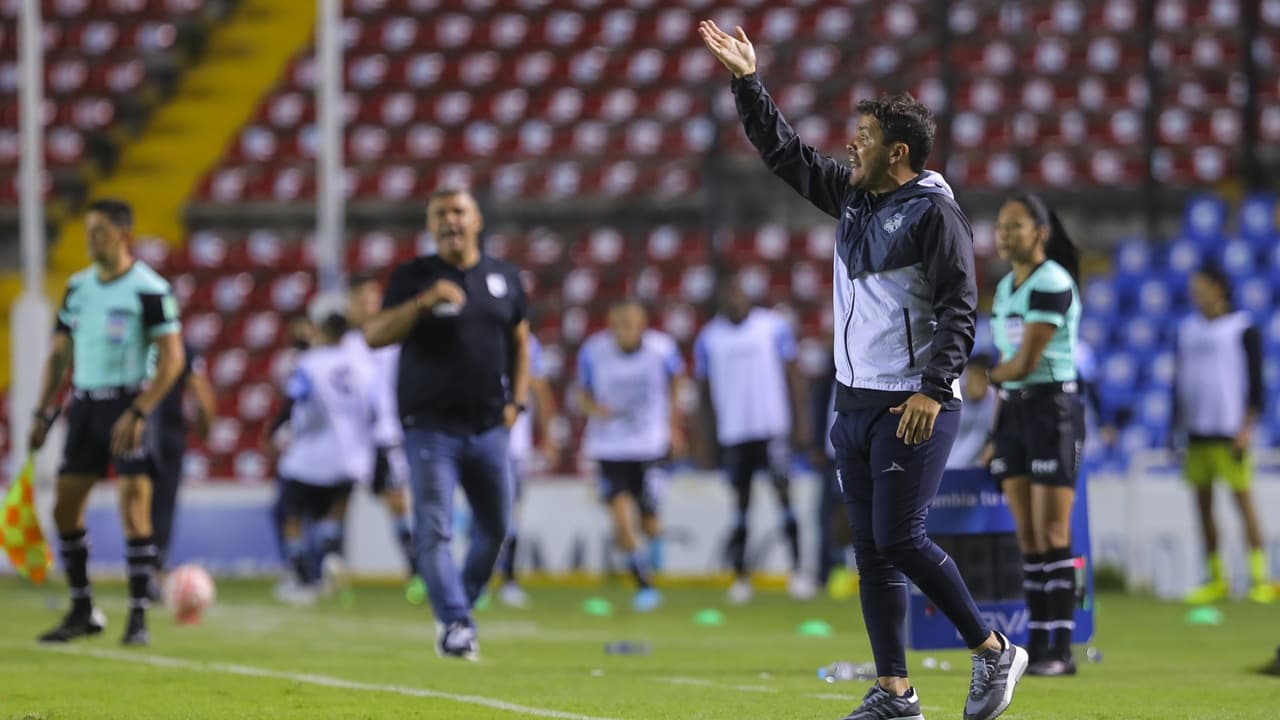 Larcamón explica posible motivo para que VAR les negara el triunfo