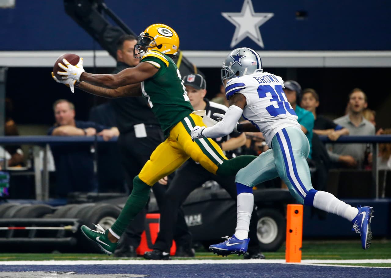 Adams recibió autorización para jugar 10 días después de que abandonó la cancha en camilla a raíz de un impacto caso contra casco que llevó a que la liga suspendiera un juego al linebacker de los Bears, Danny Trevathan.