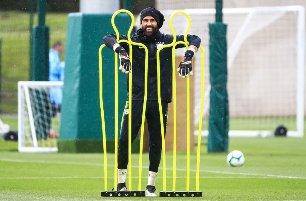 ¿Claudio Bravo, refuerzo del Monterrey?