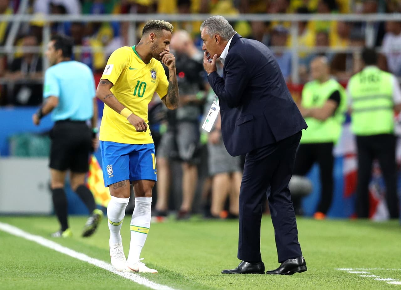 MOSCOW, RUSSIA - JUNE 27: Tite, Head coach of Brazil gives instructions to Neymar Jr during the 2018 FIFA World Cup Russia group E match between Serbia and Brazil at Spartak Stadium on June 27, 2018 in Moscow, Russia. (Photo by Maddie Meyer/Getty Images)