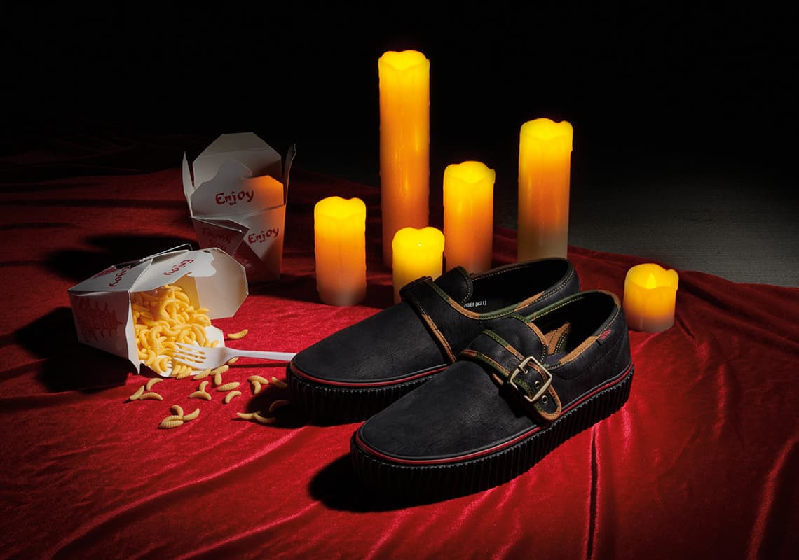 La colección, en asociación con Warner Bros., también incluye sombreros, sudaderas, calcetines y bolsos diseñados con imágenes sangrientas y centradas en el terror.