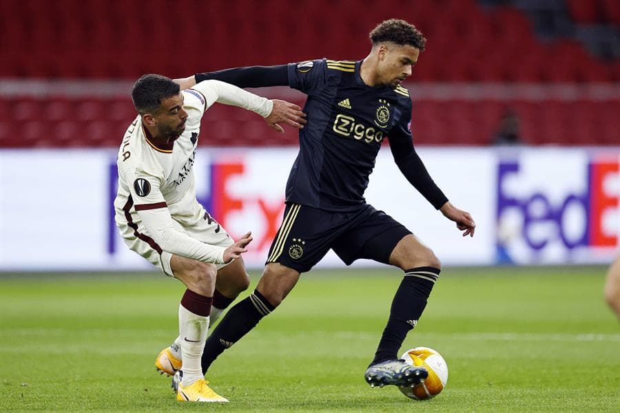 Roma, con dos goles, se impone al Ajax 2-1 durante el partido de ida de los Cuartos de Final de la UEFA Europa League. Davy Klassen le daba la victoria parcial a los de Ámsterdam, pero la escuadra de 'La Loba' remontó y le dio la vuelta al partido con goles de Lorenzo Pellegrini y Roger da Silva.