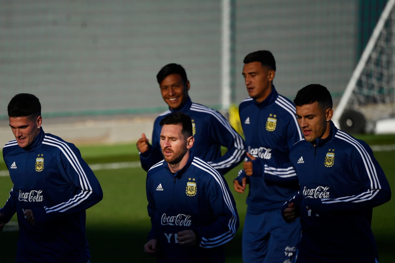 Lionel Messi tuvo su primer entrenamiento en Madrid con la selección de Argentina luego de una ausencia de ocho meses de retiro del equipo tras el Mundial de Rusia 2018.