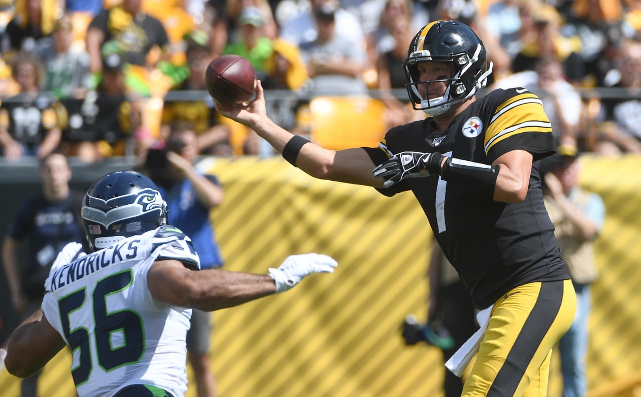 Para el segundo partido de la temporada, los Steelers se enfrentaron, en Heinz Field, ante Seattle Seahawks y el QB, Ben Roethlisberger salió del partido después de un golpe en el primer cuarto.