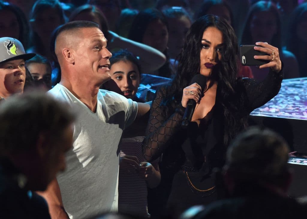 Esa organización comenzó un reality con la vida de las luchadores y en medio de esa dinámica apareció con más fuerza la figura de la relación entre Cena y Bella.