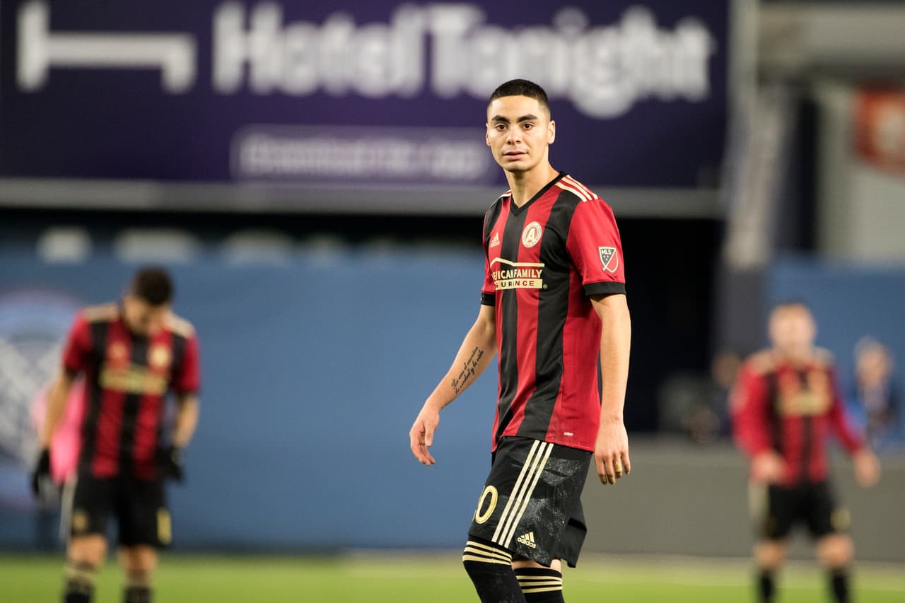 Miguel Almirón ya está en Inglaterra y se espera que en las próximas horas se confirme su paso del Atlanta United al Newcastle United.