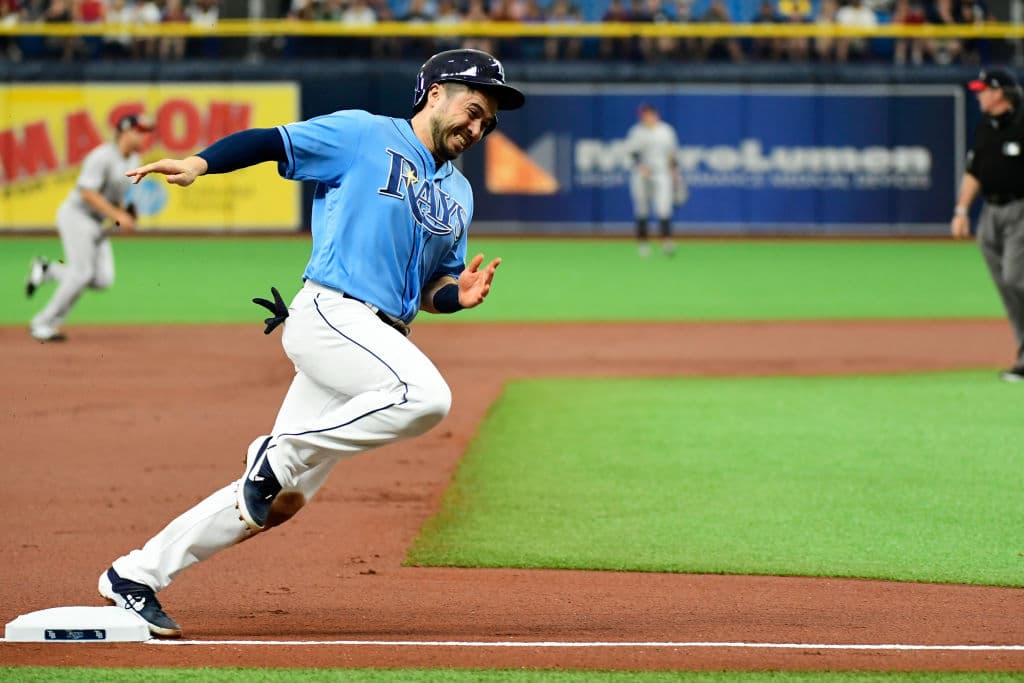 En ese mismo primer episodio, los Rays anotaron otra carrera en los spikes de Tommy Pham en un rodado dentro del cuadro para anotar la segunda carrera de Tampa.