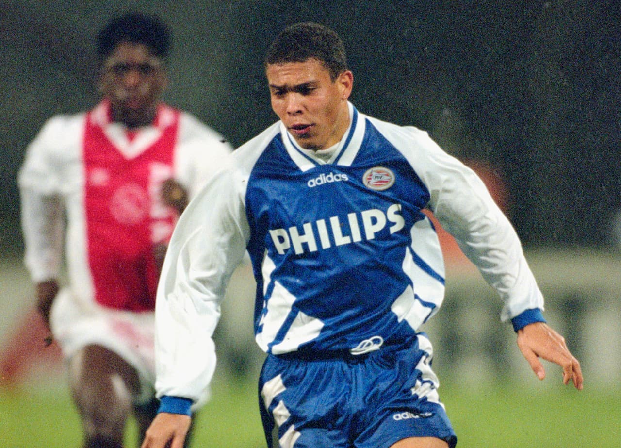 Luego de jugar para el Gremio (Brasil), el joven delantero dio el salto a Europa con el PSV Eindhoven con el que consiguió 54 goles y 20 asistencias.