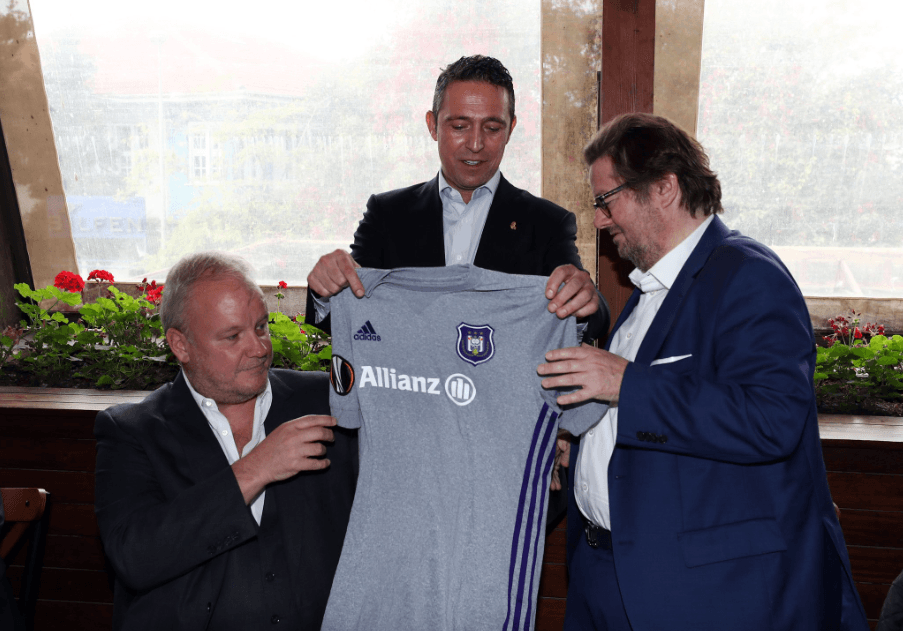 En una cena amistosa, los directivos de ambos equipos se encontraron para compartir la previa de este partido.