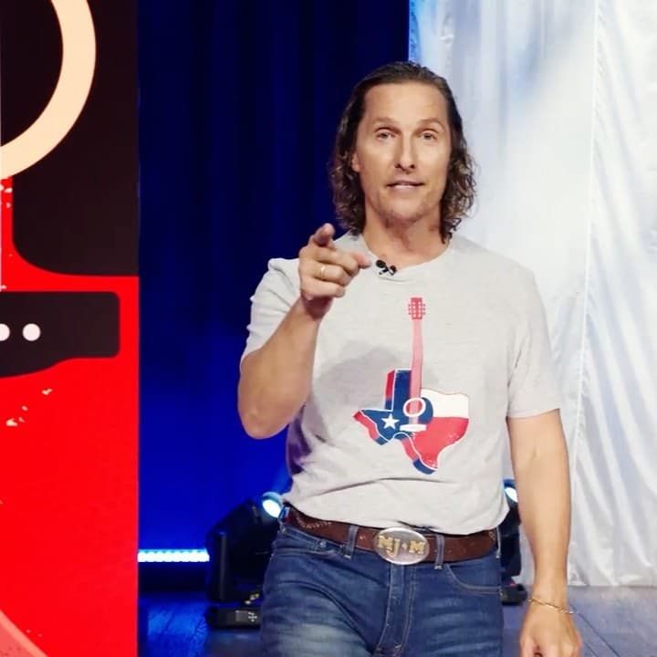 El alma mater del actor, University of Texas, lo nombró "Ministro de Cultura" de la escuela y lo contrató como profesor en la Facultad de Comunicaciones.