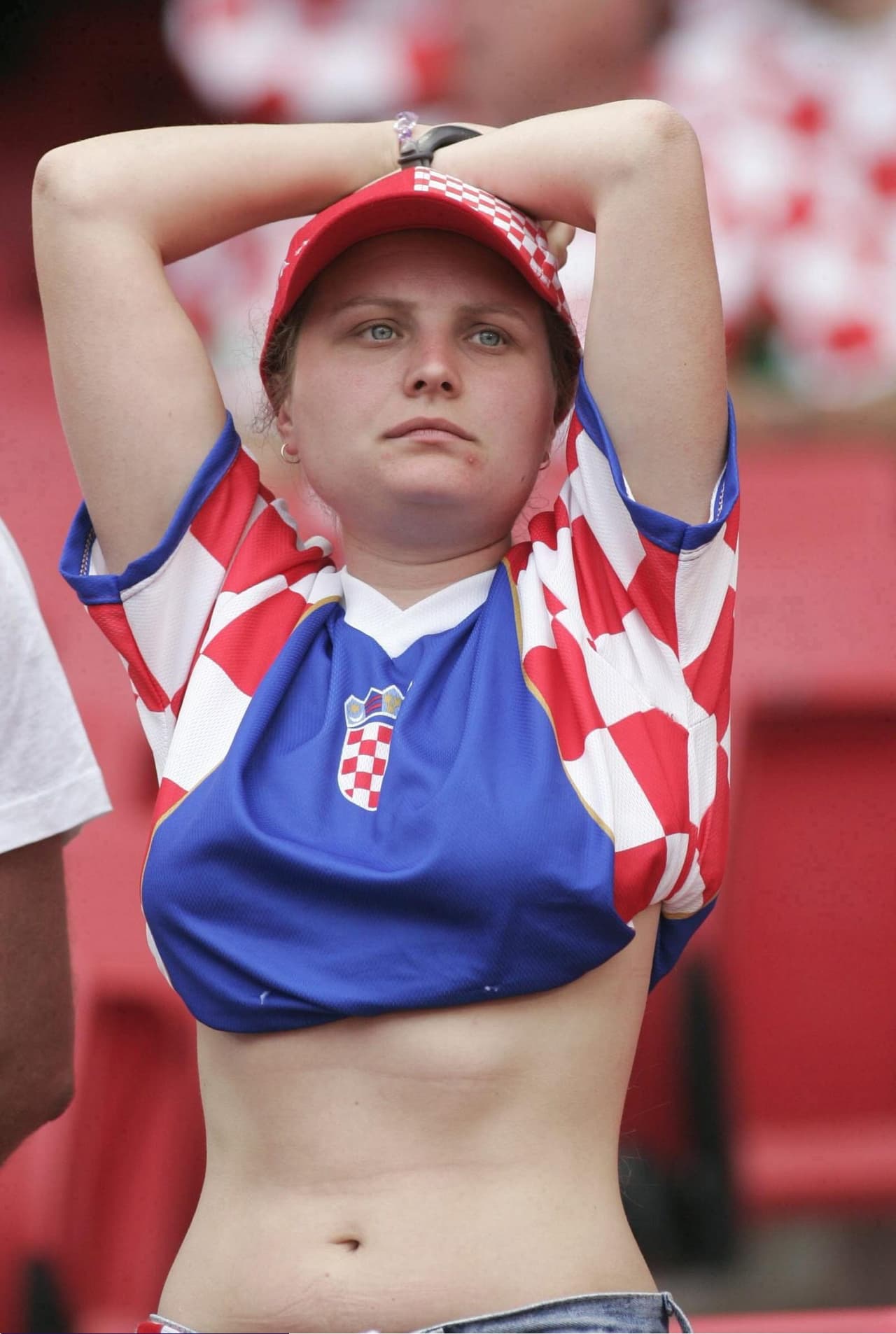 Disfruta de las mejores imágenes de las aficionadas croatas que partido a partido apoyan a su selección.