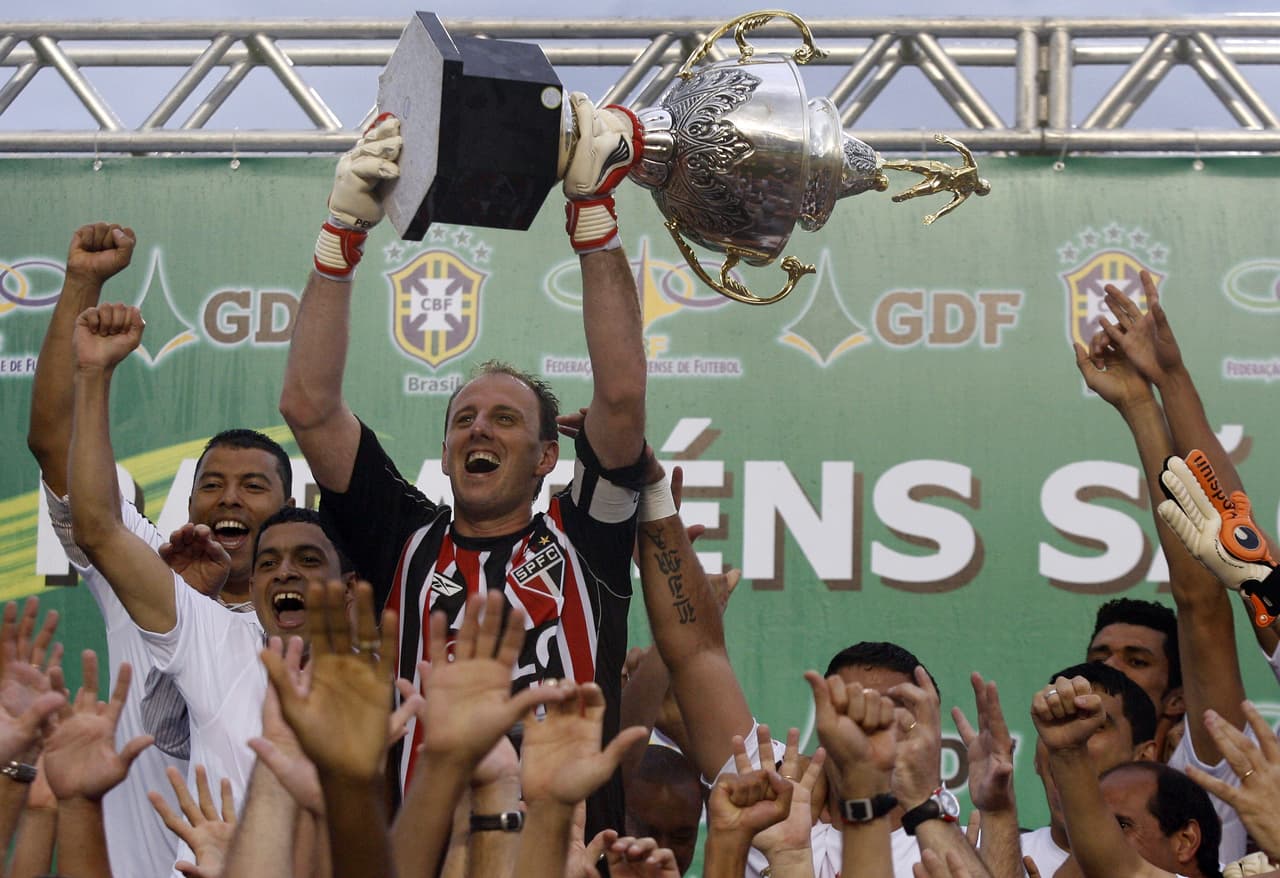 Durante los 25 años de carrera, Rogerio Ceni solo vistió dos colores los del São Paulo y los del Sinop.