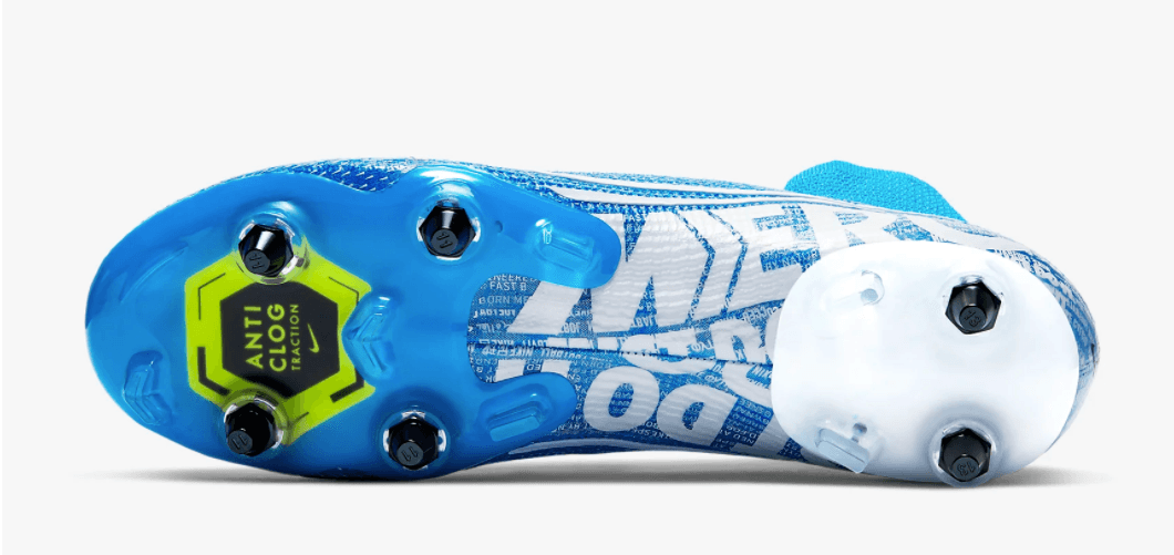 No sólo se fija en la elegancia, sino en la funcionalidad de loz zapatos de futbol que utiliza.