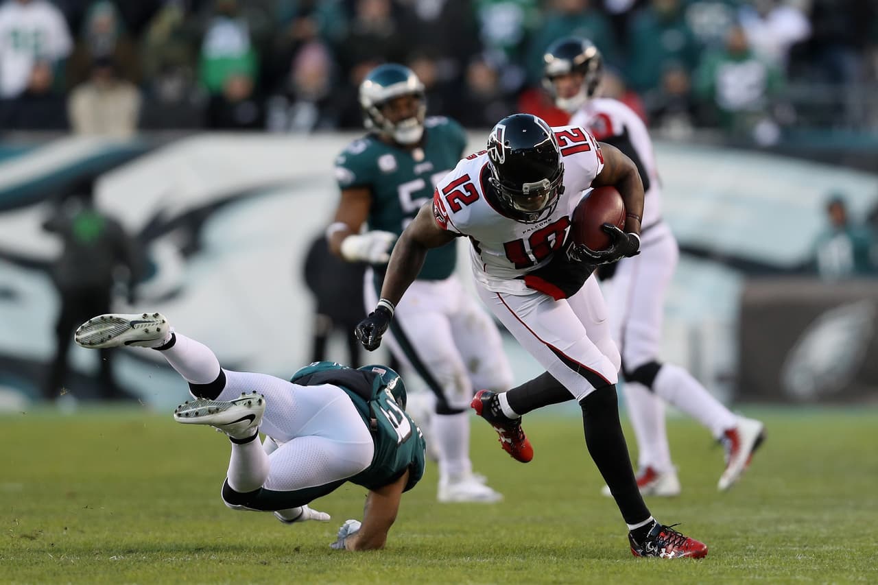 Mohamed Sanu consiguió sólo 3 recepciones en el encuentro con las que sumó 50 yardas totales. La ofensiva de los Falcons fue silenciada por una gran defensa de Philadelphia.