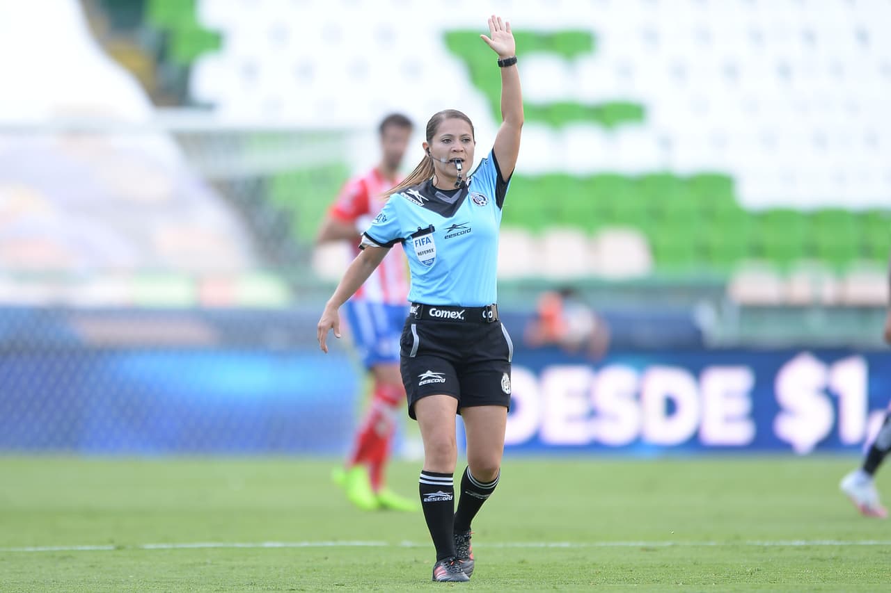 Comenzando la segunda mitad, a los 51’ del partido, el arquero Palos cometió falta sobre Nicolás Ibáñez dentro del área. El árbitro decretaba la pena máxima.