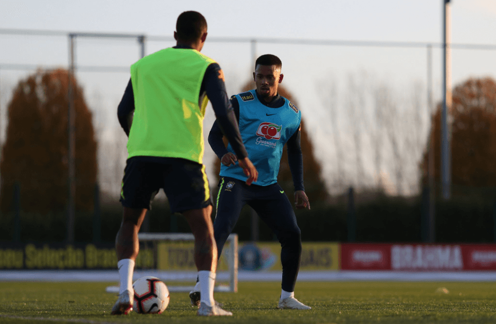 Gabriel Jesús, Neymar, Roberto Firmino, Douglas Costa, Willian y demás cracks brasileños ya se entrenan juntos en Inglaterra.