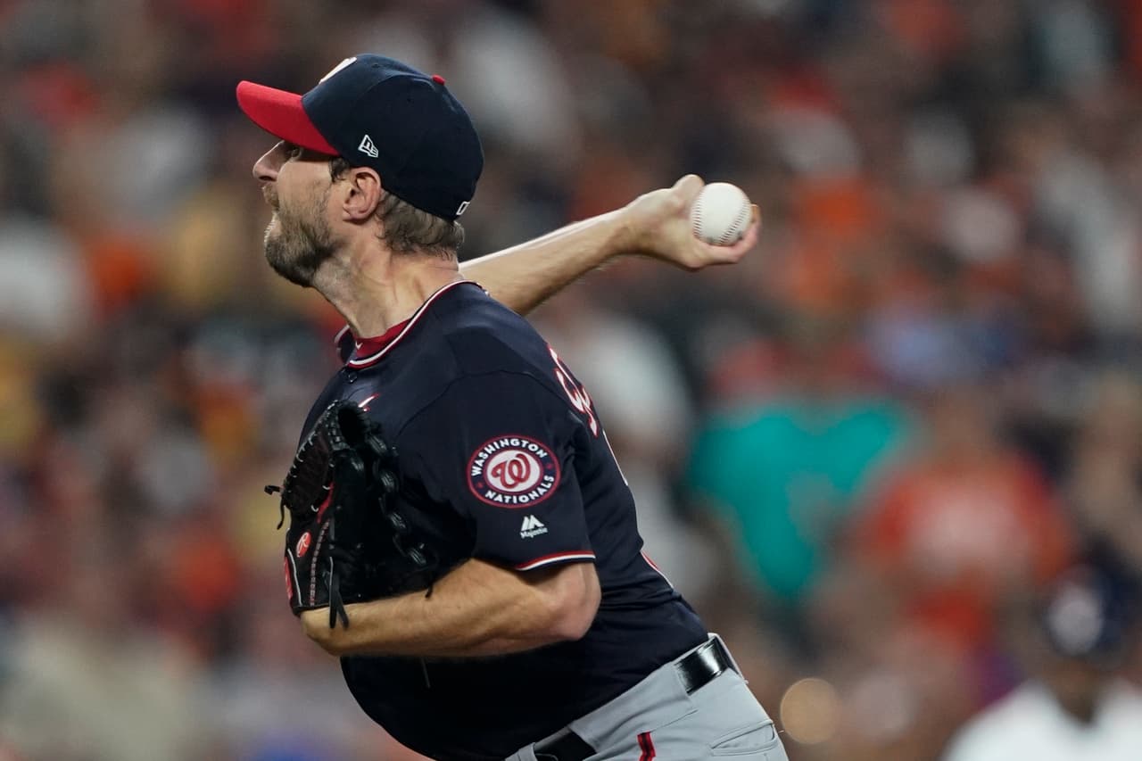 Los Houston Astros caen en el primer juego de la Serie Mundial 5-4 en el Minute Maid Park.