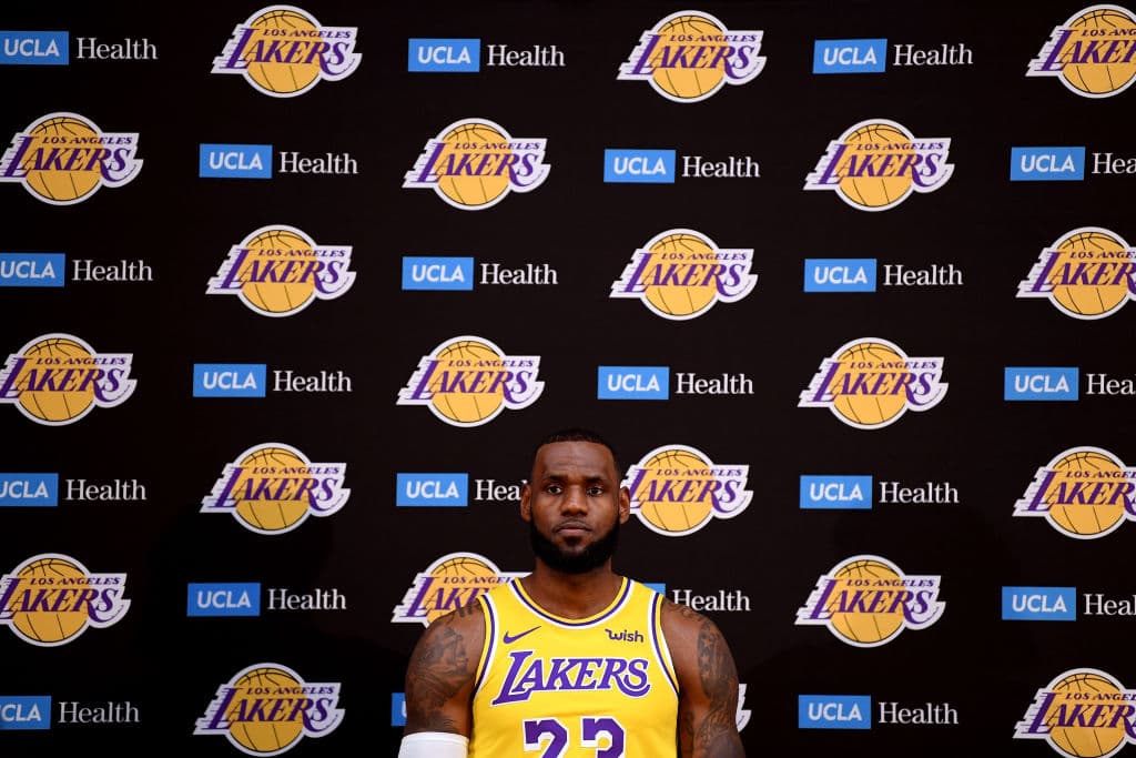Estamos a días de iniciar la pretemporada y de ver la nueva versión de los Lakers de Los Ángeles, una que, indudablemente va a llamar la atención por la presencia de un grande como LeBron James.