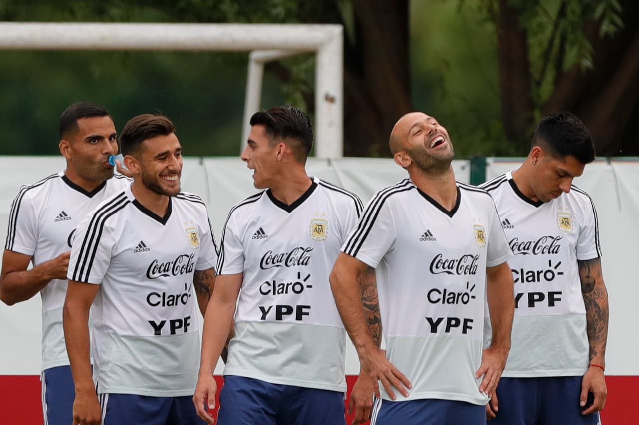 Pese a la presión que se cierne sobre la albiceleste, con la obligación de sumar puntos ante los croatas, el buen humor y el ambiente cordial prevaleció en el campamento pampero.