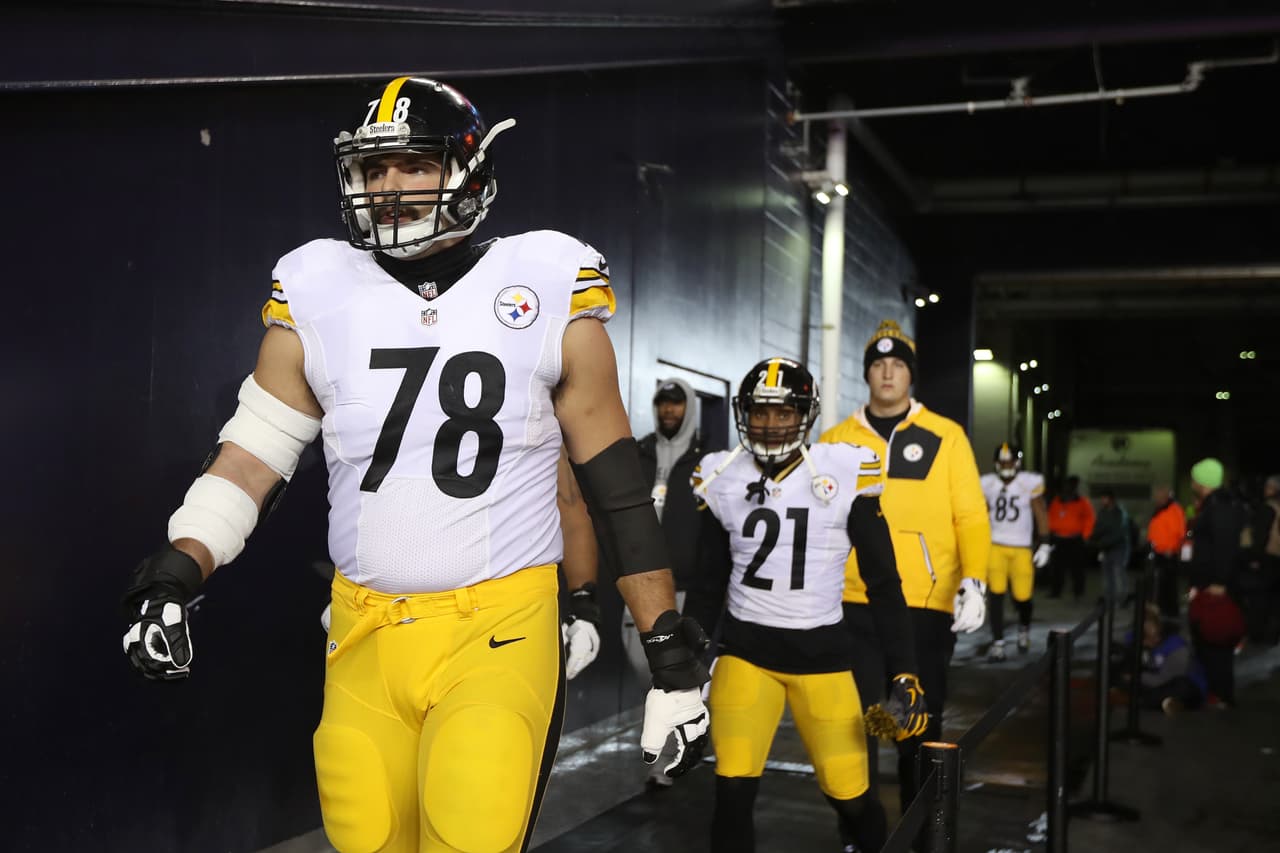 Pittsburgh Steelers offensive tackle Alejandro Villanueva (78) takes the field before the AFC Championship Game against the New England Patriots Sunday January 22, 2017 in Foxboro, Mass (Damian Strohmeyer via AP)
