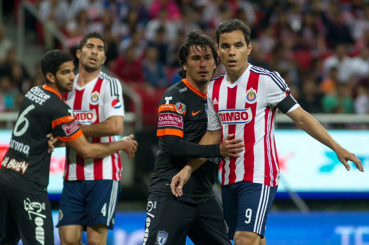 El rebaño empató en un vibrante encuentro ante el Pachuca, los tapatíos dejaron escapar una ventaja de dos goles y tras una voltereta lograron igualar a 4 goles con un penal convertido por Bravo.