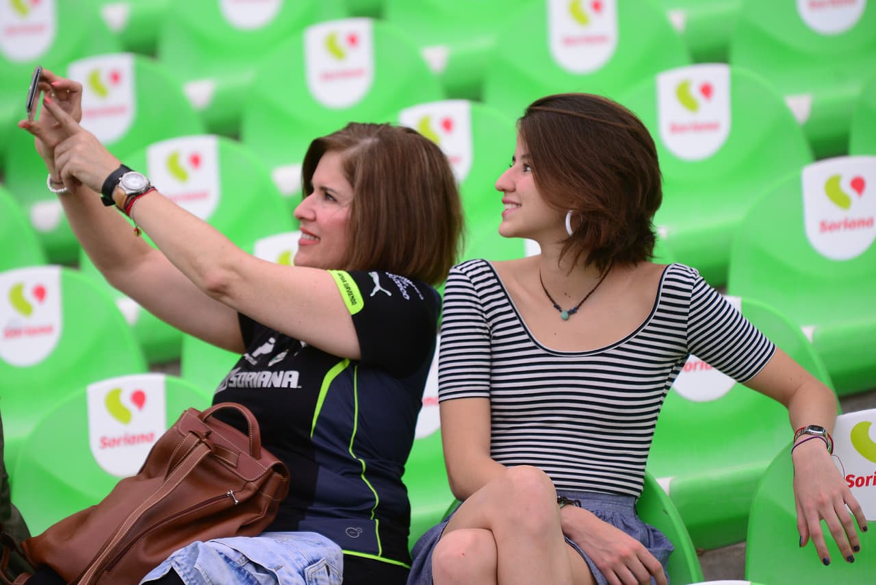 El colorido de la afición en la Jornada 12