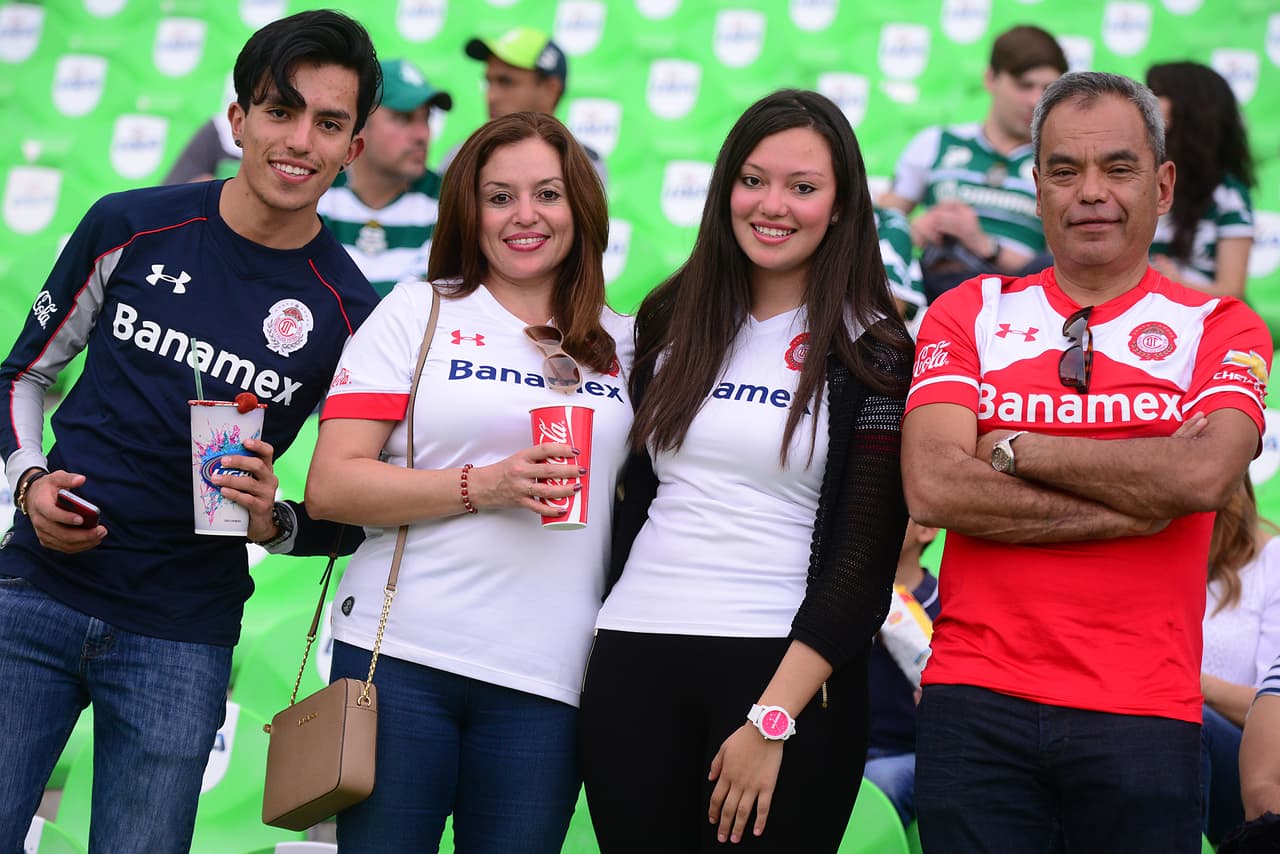 El colorido de la afición en la Jornada 12