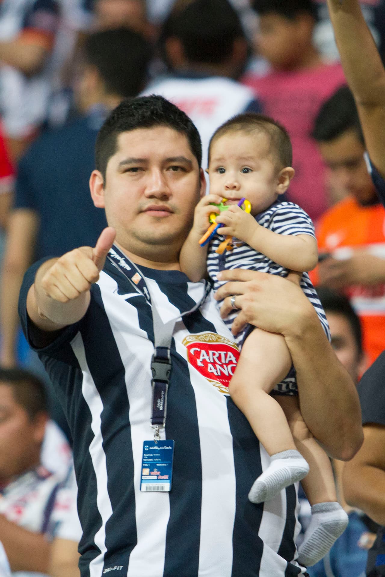 El colorido de la afición en la Jornada 12