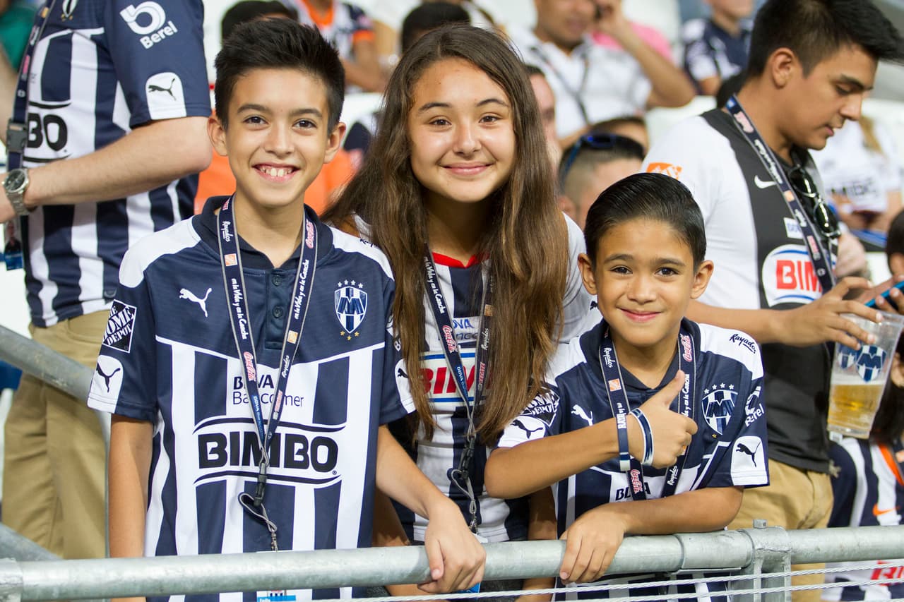 El colorido de la afición en la Jornada 12