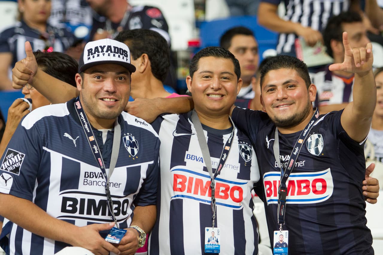 El colorido de la afición en la Jornada 12