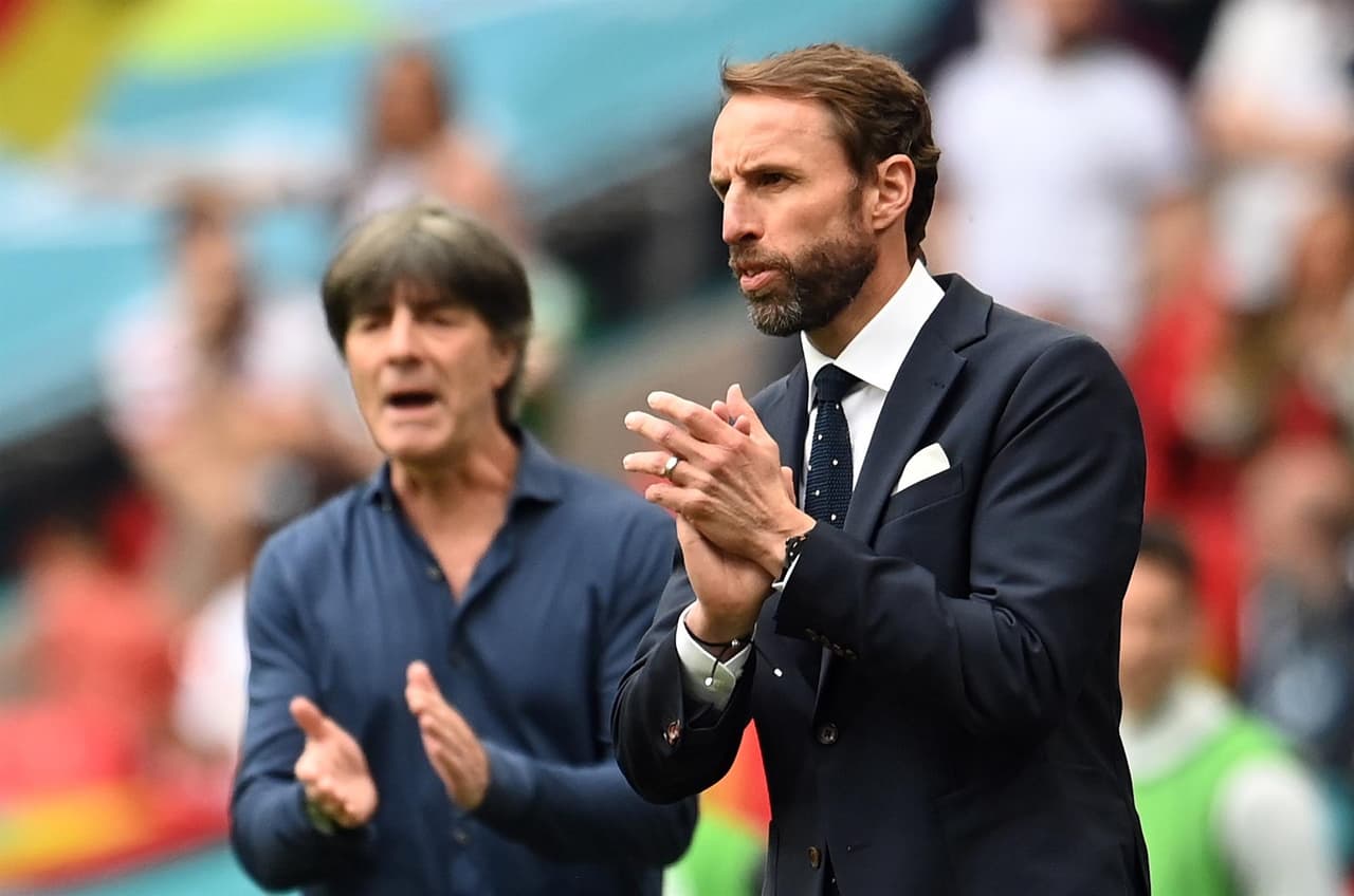 Inglaterra derrota a Alemania 2-0 y califica sin problema a Cuartos de Final. Con anotaciones de Sterling y Kane, los 'Tres Leones' dejan fuera a los alemanes y los mandan a casa. El inglés Jack Grealish fue clave para las anotaciones.