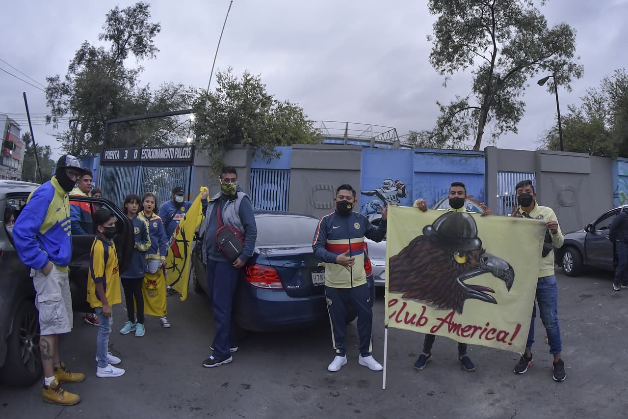La afición se hizo presente en el Clásico Nacional | Hinchas de las Águilas olvidaron las recomendaciones del Club América y se dieron cita en el hotel de concentración y en el Azteca.