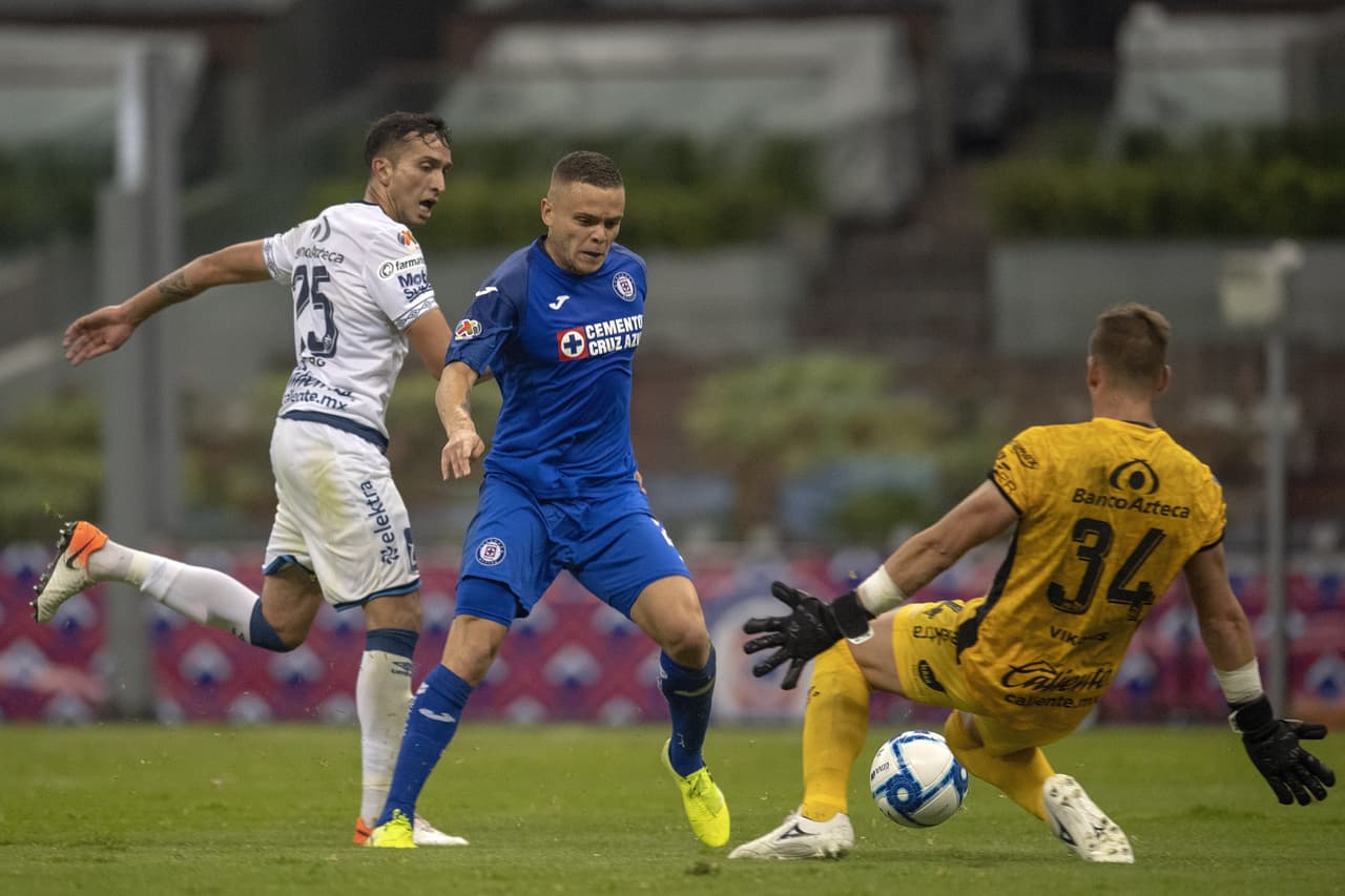 'Cabecita' Rodríguez desperdició otra ocasión nítida de gol ante la gran actuación del portero visitante.