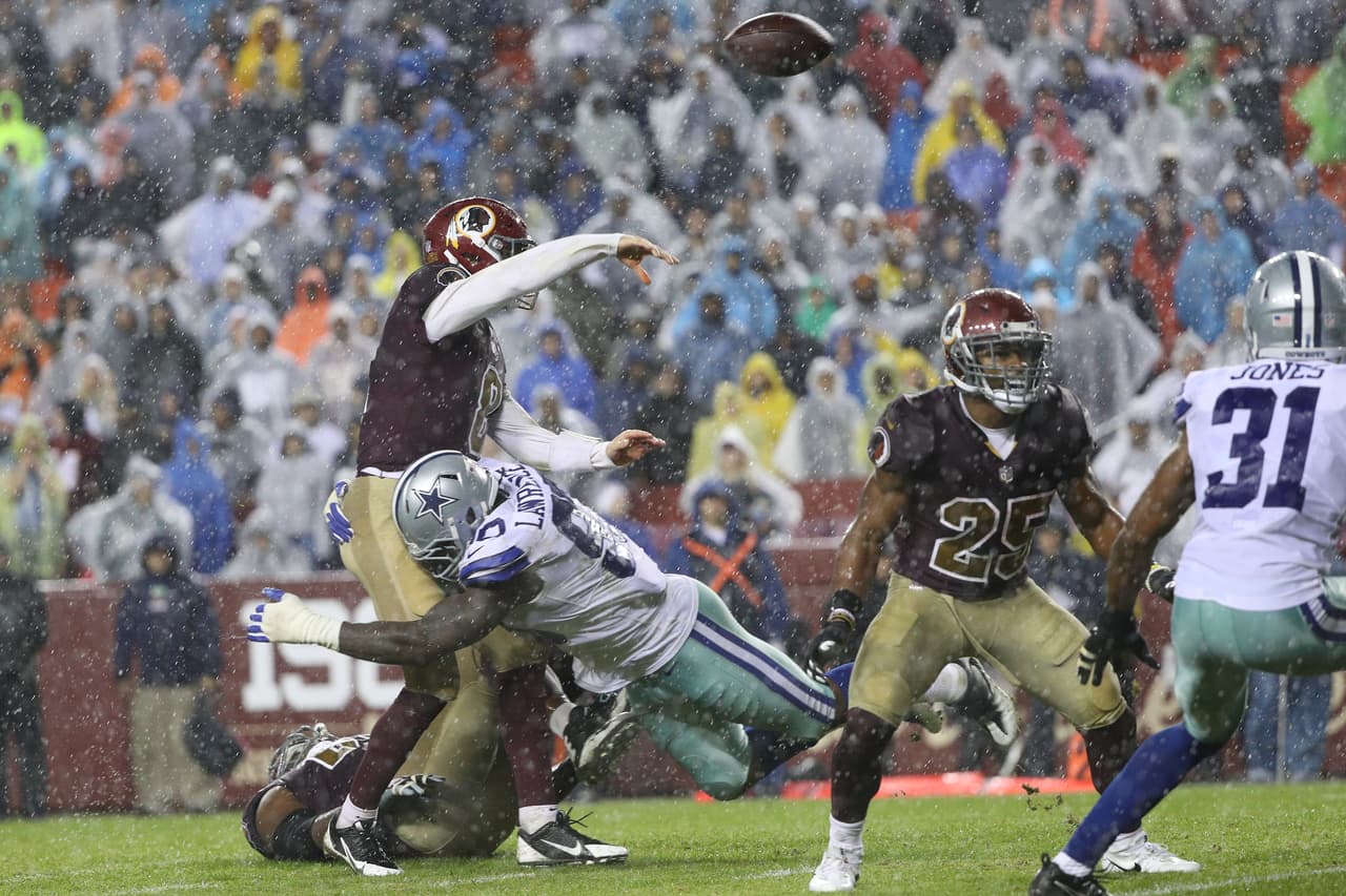 La defensa de los Cowboys hizo lo propio. Además de la constante presión, lograron una intercepción crucial con menos de un minuto en el reloj que convirtieron en pick-six para amarrar la victoria.