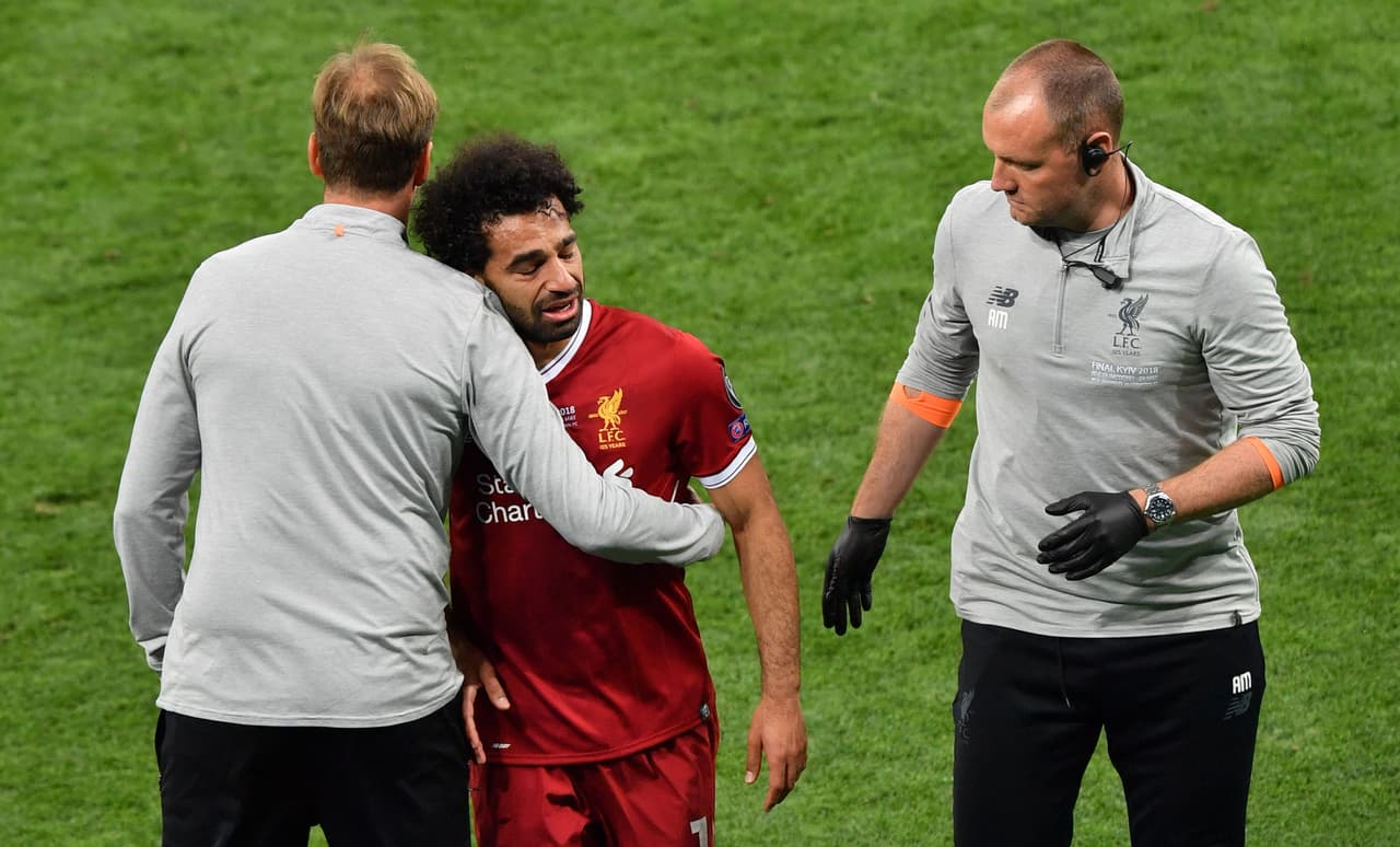 Entre lágrimas, Salah se fue de la final de Champions lesionado