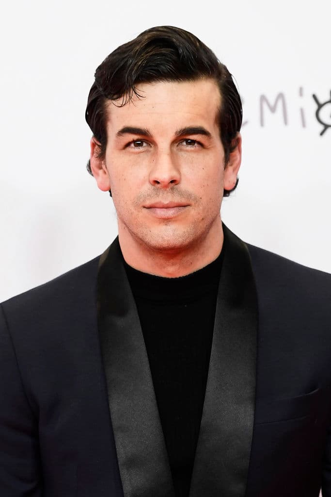 Pero todo cambia cuando Mateo recibe una extraña llamada desde el teléfono de su esposa, cuando ella se encontraba de viaje.
<br>