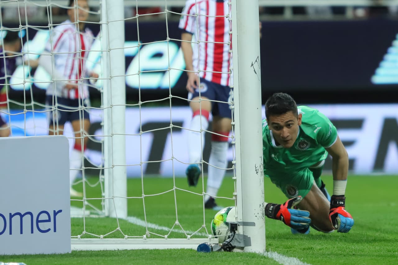 El cabezazo de Triverio había enviado el balón a la portería, pero fue una jugada dudosa que conllevó la revisión del VAR.