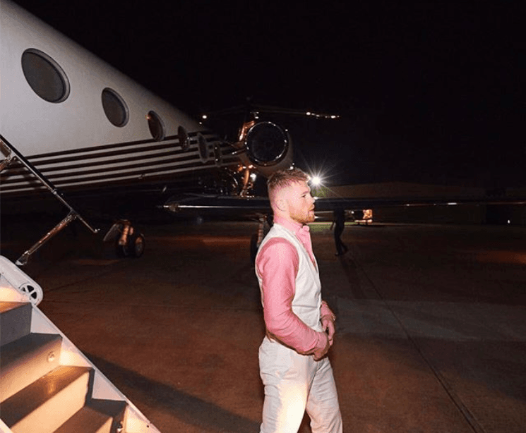 En el viaja por todo el mundo para disfrutar de sus tiempos libres o para cumplir con sus compromisos deportivos.