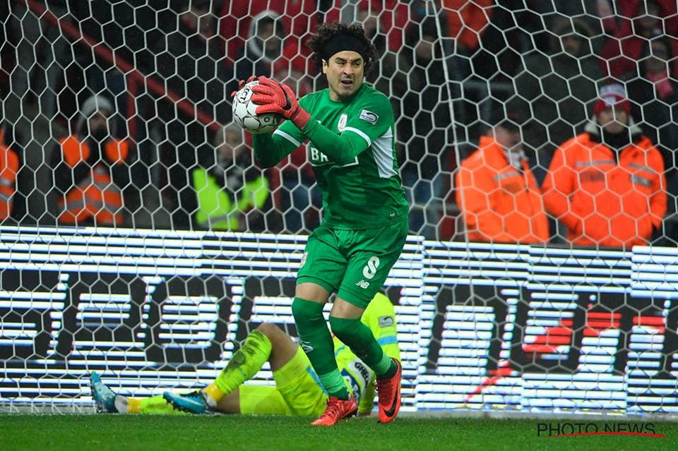 Sábado 23 de diciembre - Standard Vs. Sint Truiden: Guillermo Ochoa está listo para volver a sacar us arco en ceros tras el empate con Gent. El triunfo pone al equipo de 'Memo' en zona de playoffs para campeonato.