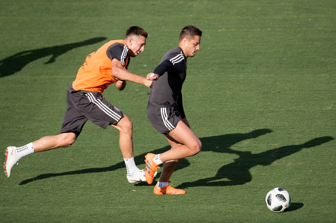 La selección mexicana realizó su último entrenamiento previo al juego ante el combinado de Gales a puerta abierto en el Rose Bowl, donde cientos de aficionados pudieron disfrutar y ver a sus futbolistas favoritos.